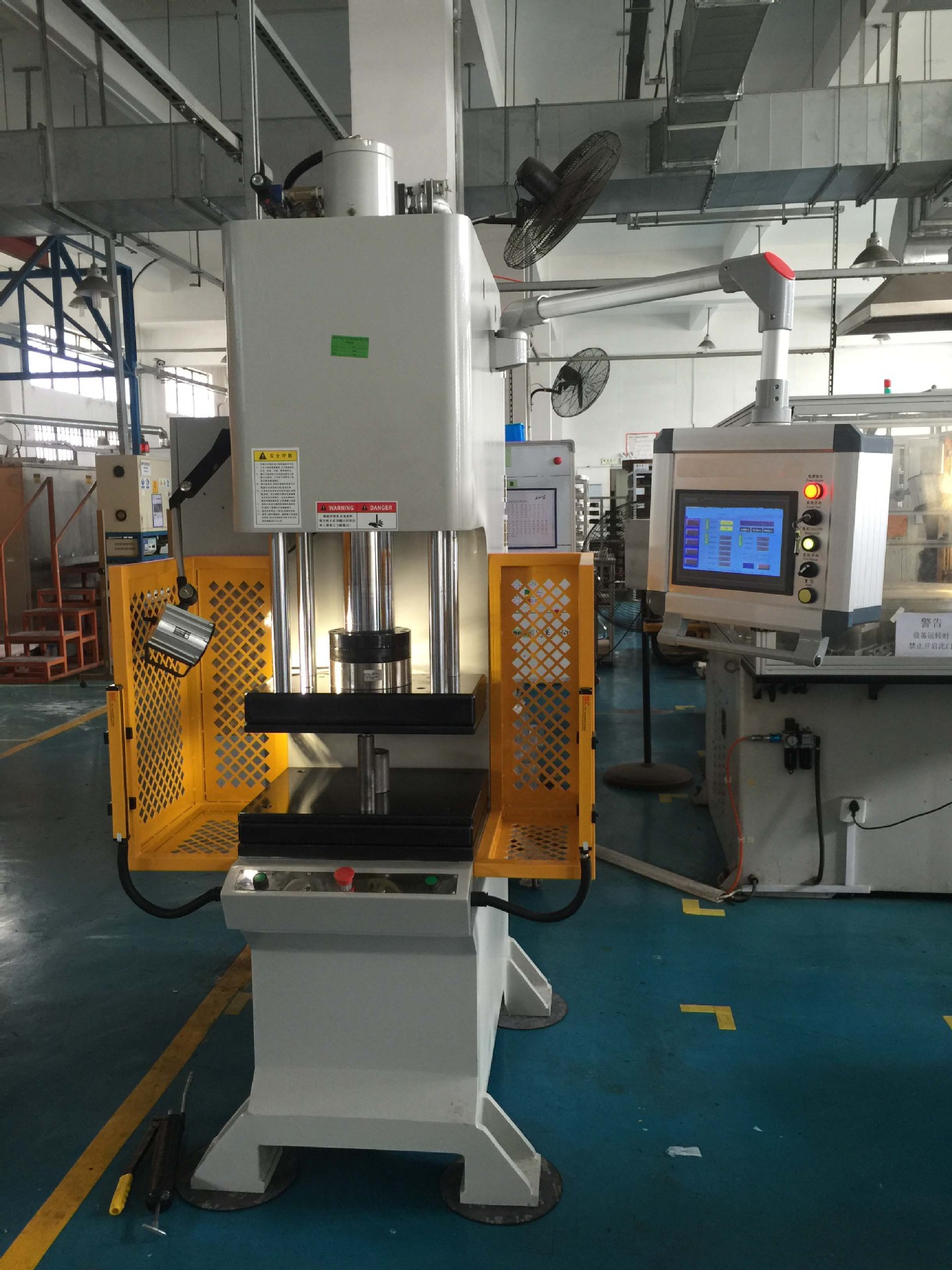 供應(yīng)上海松江液壓設(shè)備，油壓機(jī)生產(chǎn)制作公司